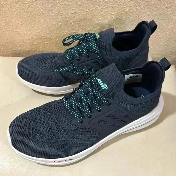 Avia sneakers size 9 - Picture 1 of 8
